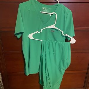 Green Medium Figs in excellent condition. I wore 2 times